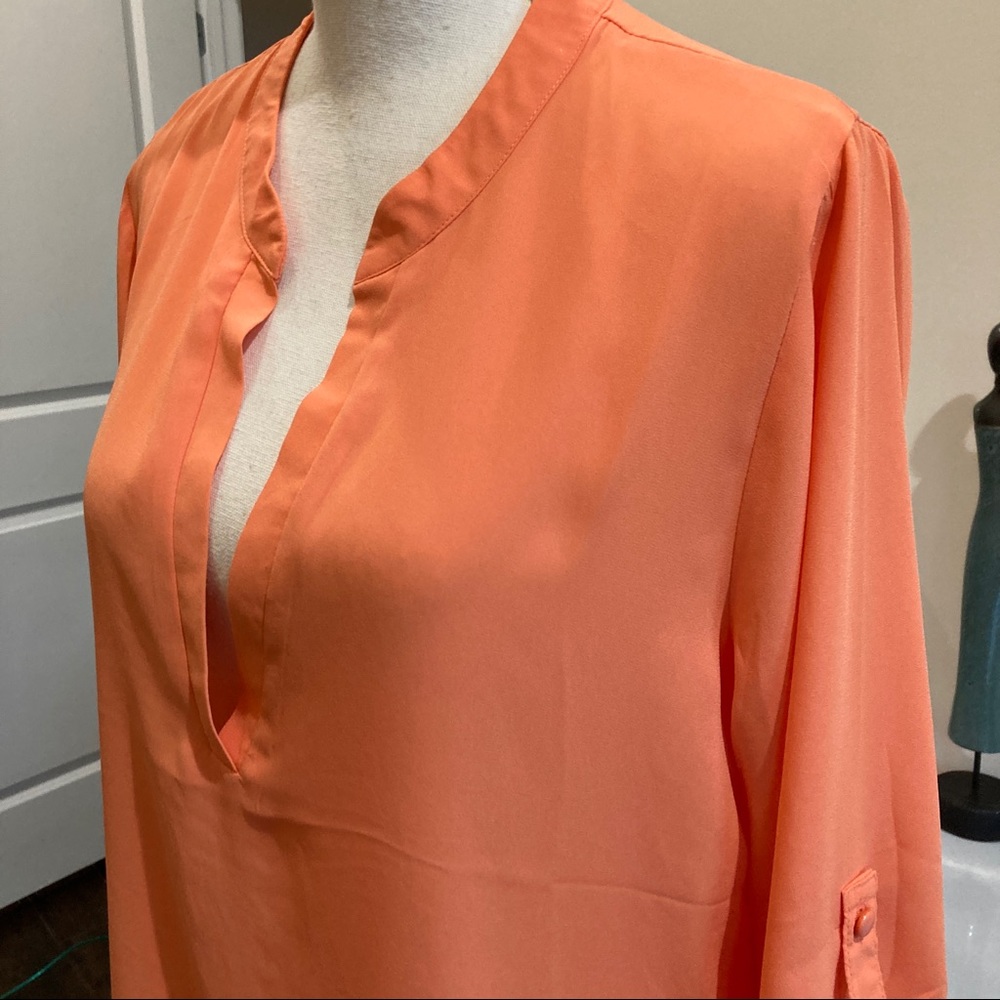 Chelsea Taylor - Henley Split Neck Blouse with Roll-Up Sleeves and Hi-Low Hem - Picture 4 of 10